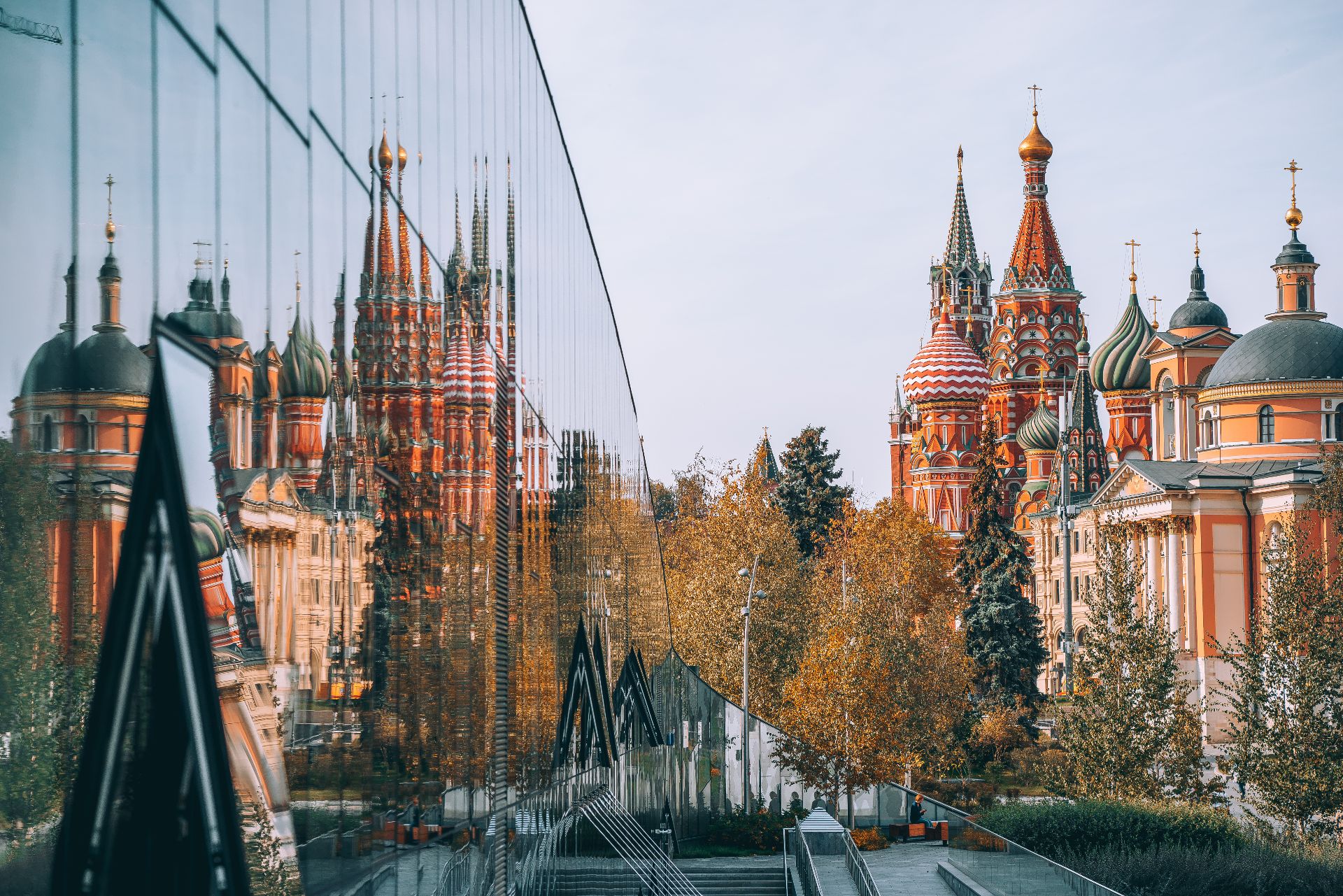 Гид проводит экскурсию