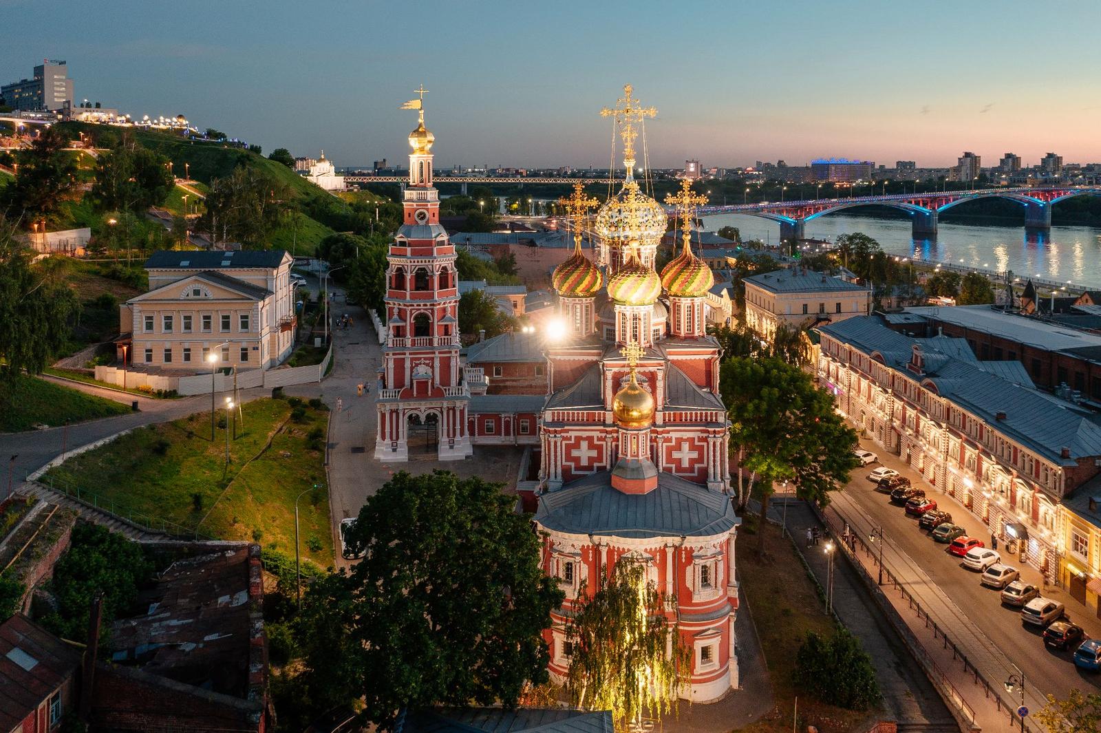 Рождественская улица и Строгановская церковь