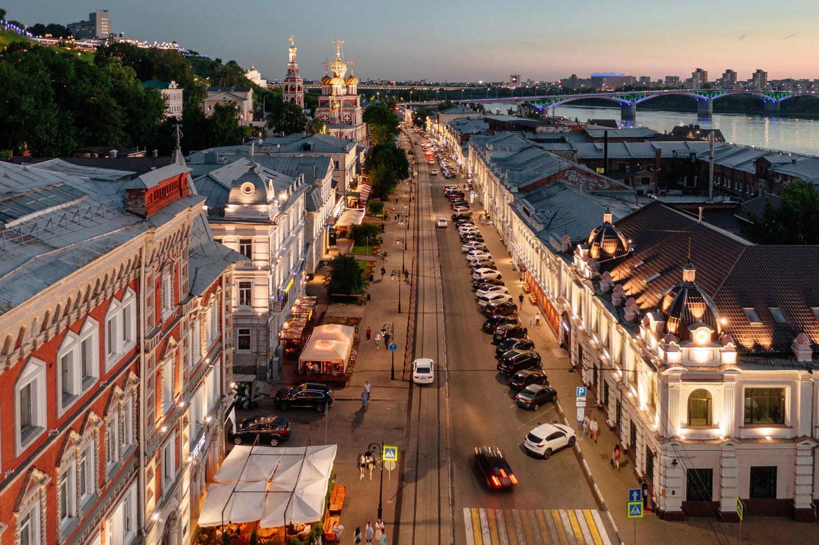 Рождественская улица и Строгановская церковь
