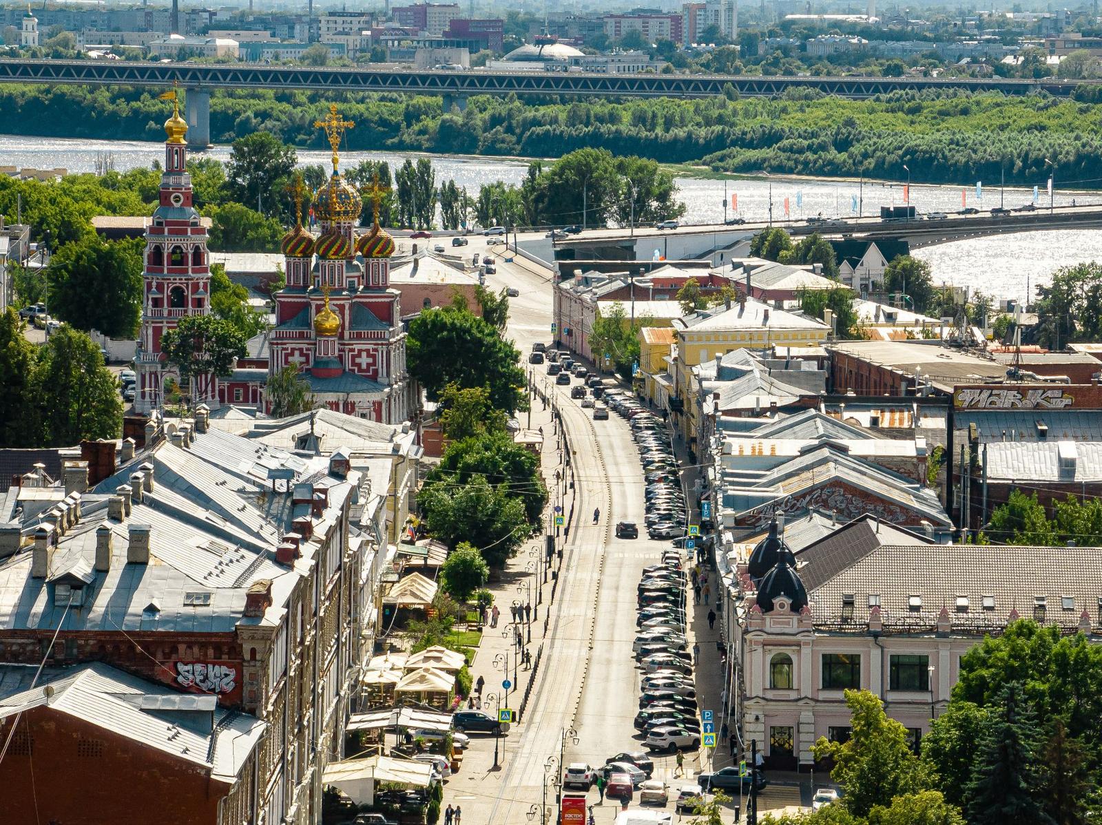 Рождественская улица и Строгановская церковь