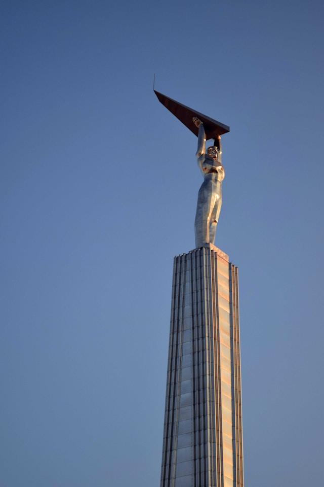 Площадь Славы и Монумент Славы